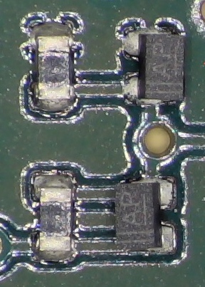 reactions of different components on too much solderpaste: The resistors just do nothing, while the diodes swim up and tilt